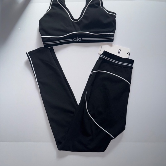 Black Yoga Matching Set๐ค๐ค - Picture 3 of 5